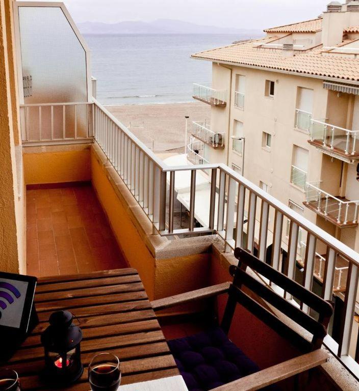 Apartamento Pie De Playa-Wifi Free L'Escala Exterior photo